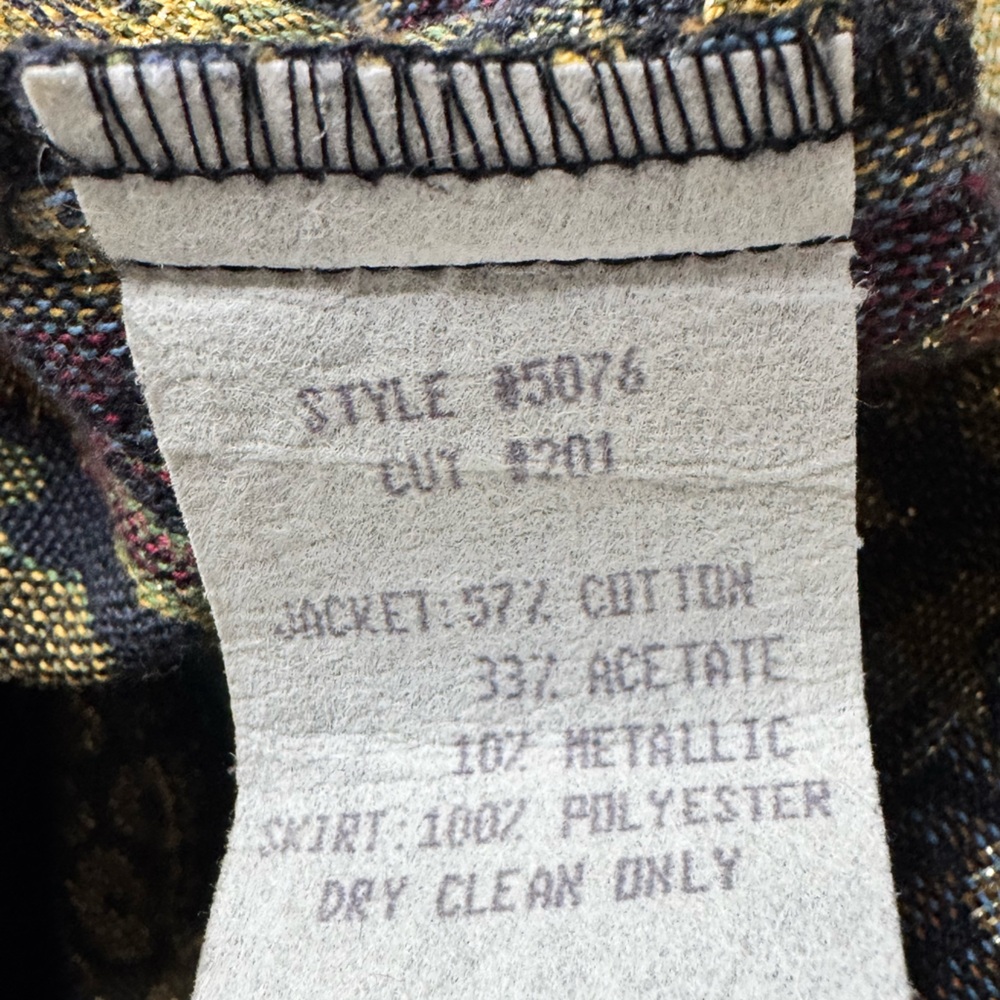 Vintage Cachet Blazer with Gold and Blue Tones - Picture 5 of 5